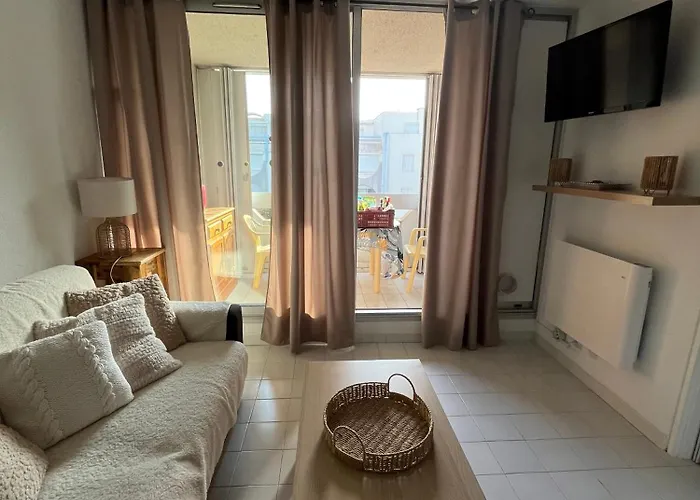 2 Pieces + Cabine, 6 Couchages Le Grau-du-Roi
