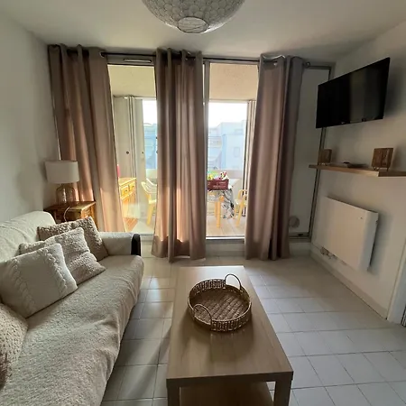2 Pieces + Cabine, 6 Couchages Le Grau-du-Roi