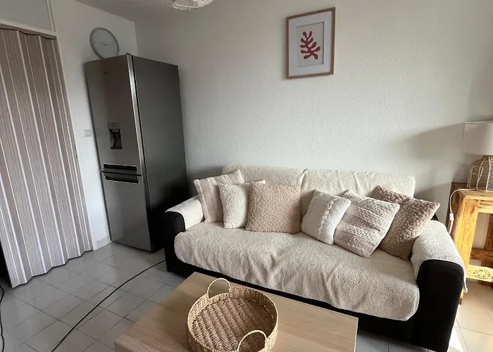 2 Pieces + Cabine, 6 Couchages *