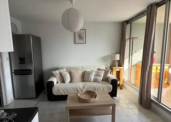 2 Pieces + Cabine, 6 Couchages *